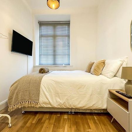 Newly Refurbished Luxury 3 Bedroom Apartment Лондон Экстерьер фото