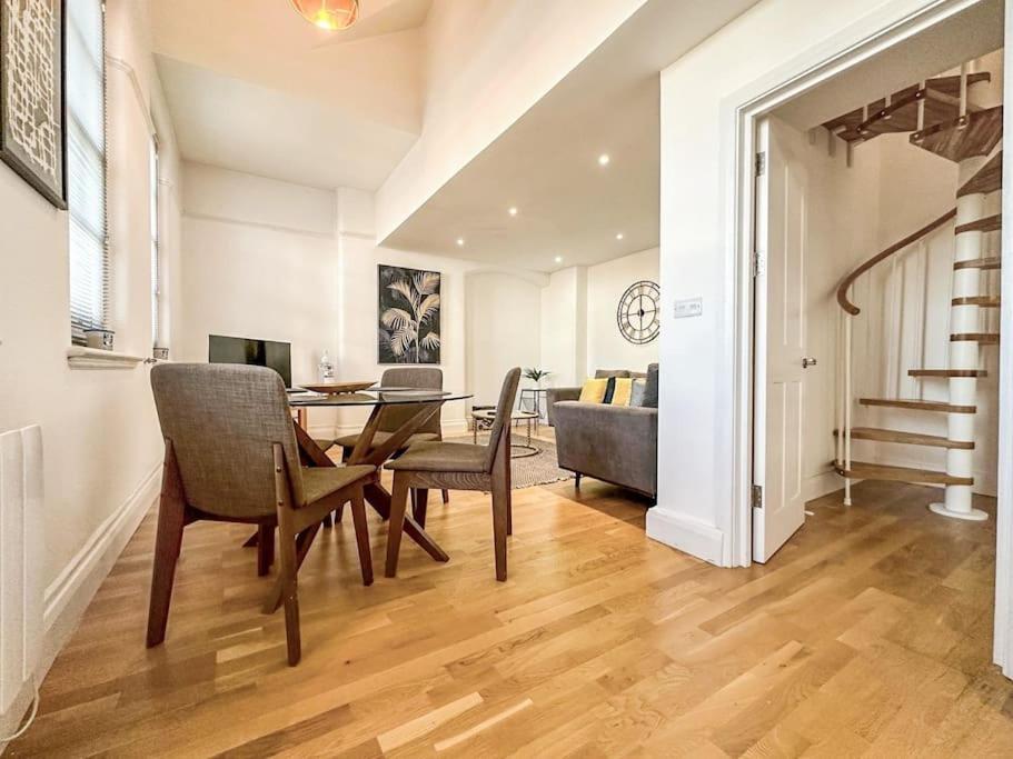 Newly Refurbished Luxury 3 Bedroom Apartment Лондон Экстерьер фото