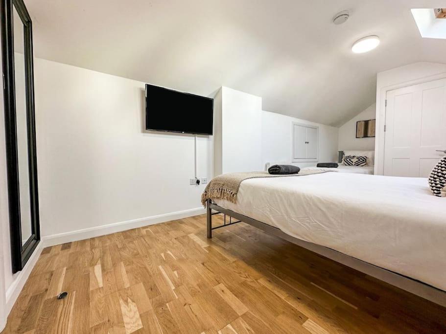 Newly Refurbished Luxury 3 Bedroom Apartment Лондон Экстерьер фото